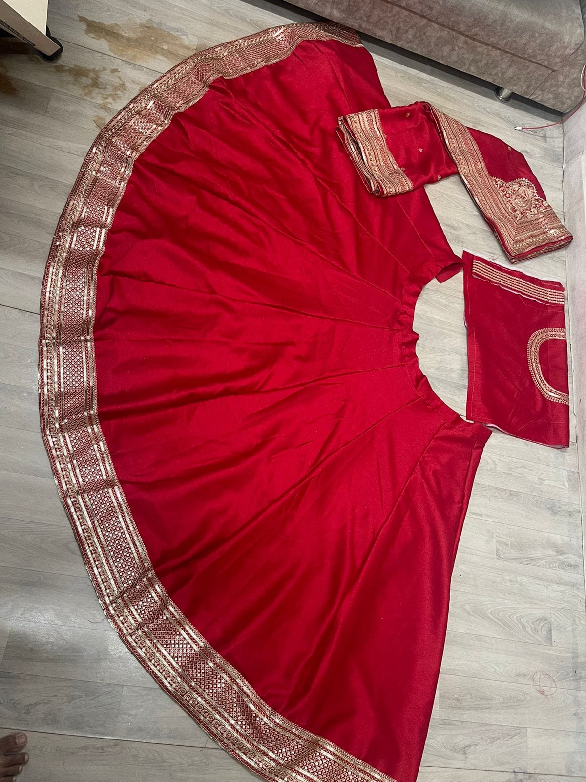 SE Apparel & Accessories Semi-Stiched Pure Red Silk Lahenga