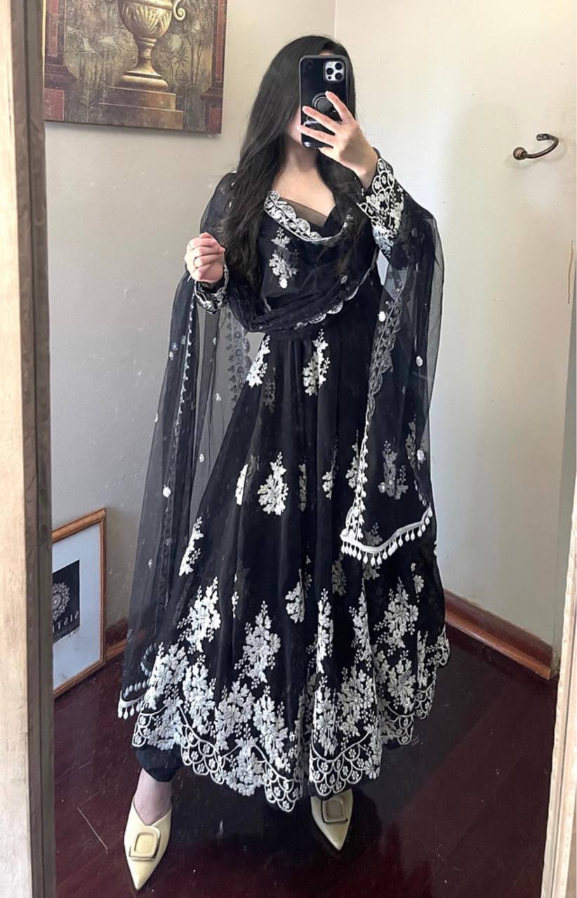 SE Apparel & Accessories xl Black Designer Selfie Gown With Dupatta
