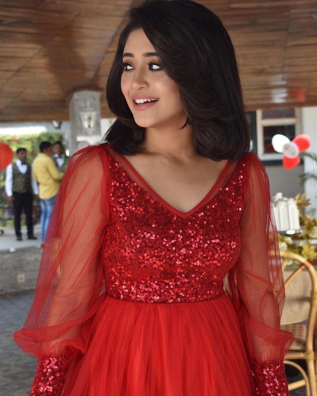 Shivangi Joshi's Stylish Partywear Gown With Heavy Sequence Work –  EinayaCollection